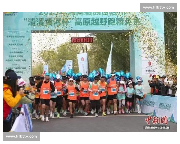 青海贵德:3500 选手逐梦黄河丹霞间 青海贵德:3500 选手逐梦黄河丹霞间